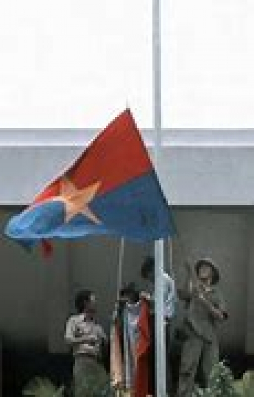 Bùi Quang Thận - Đại tá QĐND Việt Nam cắm cờ trên nóc Dinh Độc Lập